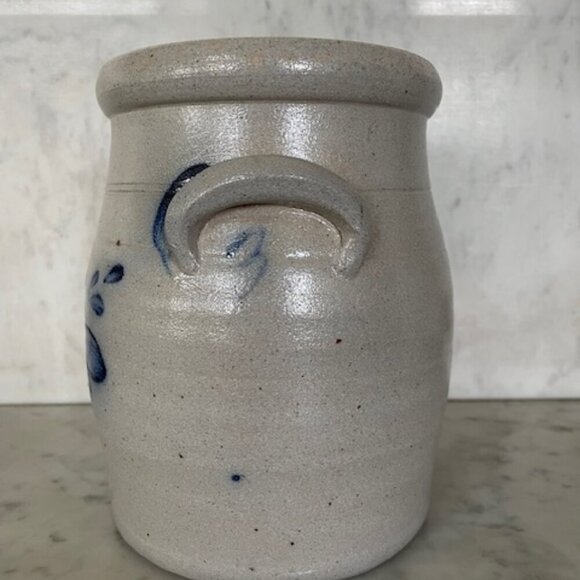 ROWE POTTERY WORKS Salt Glazed Blue Heart Pattern 1990 Crock 8 Cup Capacity - Picture 8 of 16